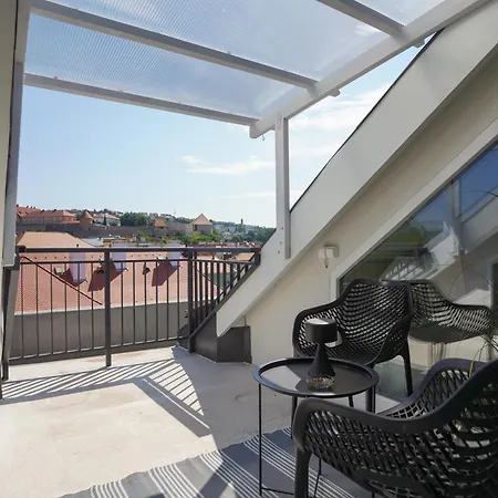 アパート Panorama エゲル